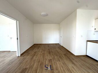 Ev.č. 01658 Pronájem moderního bytu 2+kk s lodžií a sklepem 