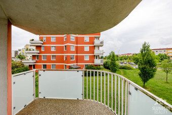 Nabízíme k pronájmu bytovou jednotku typu 2+kk s podlahovou 