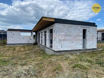 Nabízíme Vám ke koupi hrubou stavbu rodinného domu o dispozi