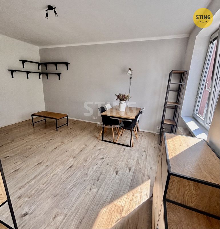 Nabízíme k pronájmu bytovou jednotku 2+1 o výměře 52m2. Byt 