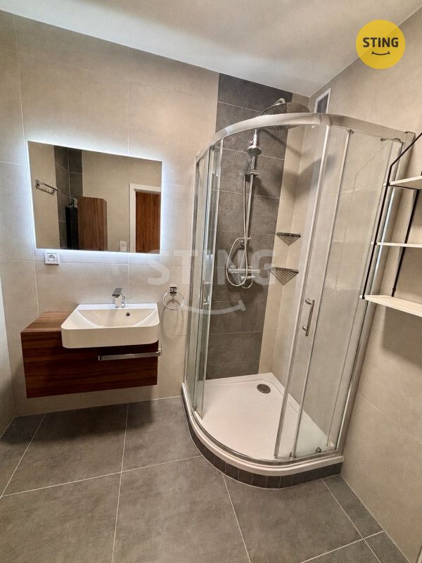 Nabízíme k pronájmu bytovou jednotku 2+1 o výměře 52m2. Byt 