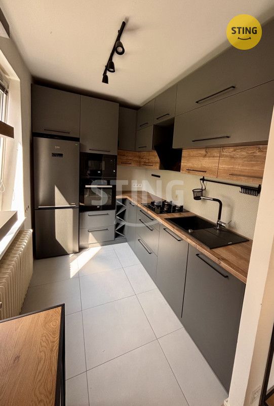 Nabízíme k pronájmu bytovou jednotku 2+1 o výměře 52m2. Byt 