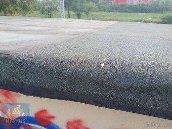 Nabízíme k dlouhodobému pronájmu garáž o ploše 17 m2 na rohu