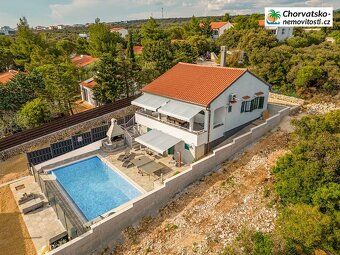 Chorvatsko-Nemovitosti.cz pěkný velký lux. dům s bazénem k n