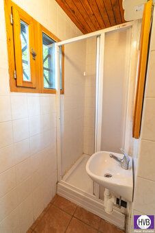 Nabízíme k prodeji podezděnou chatu 2+1 o obytné ploše 50 m2
