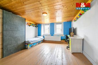 Hledáte dům, kde můžete hned bydlet a zároveň si ho dotvořit