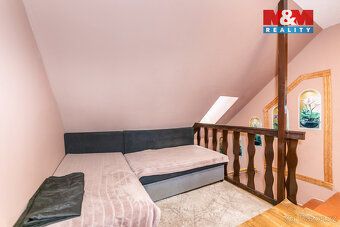 Hledáte dům, kde můžete hned bydlet a zároveň si ho dotvořit