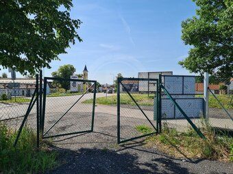 Nabízíme pronájem zpevněné plochy o rozloze 1000 m2 v obci Č