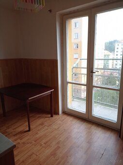Byt ve 3 patře s balkonem.Byt je v původním ale slušném stav