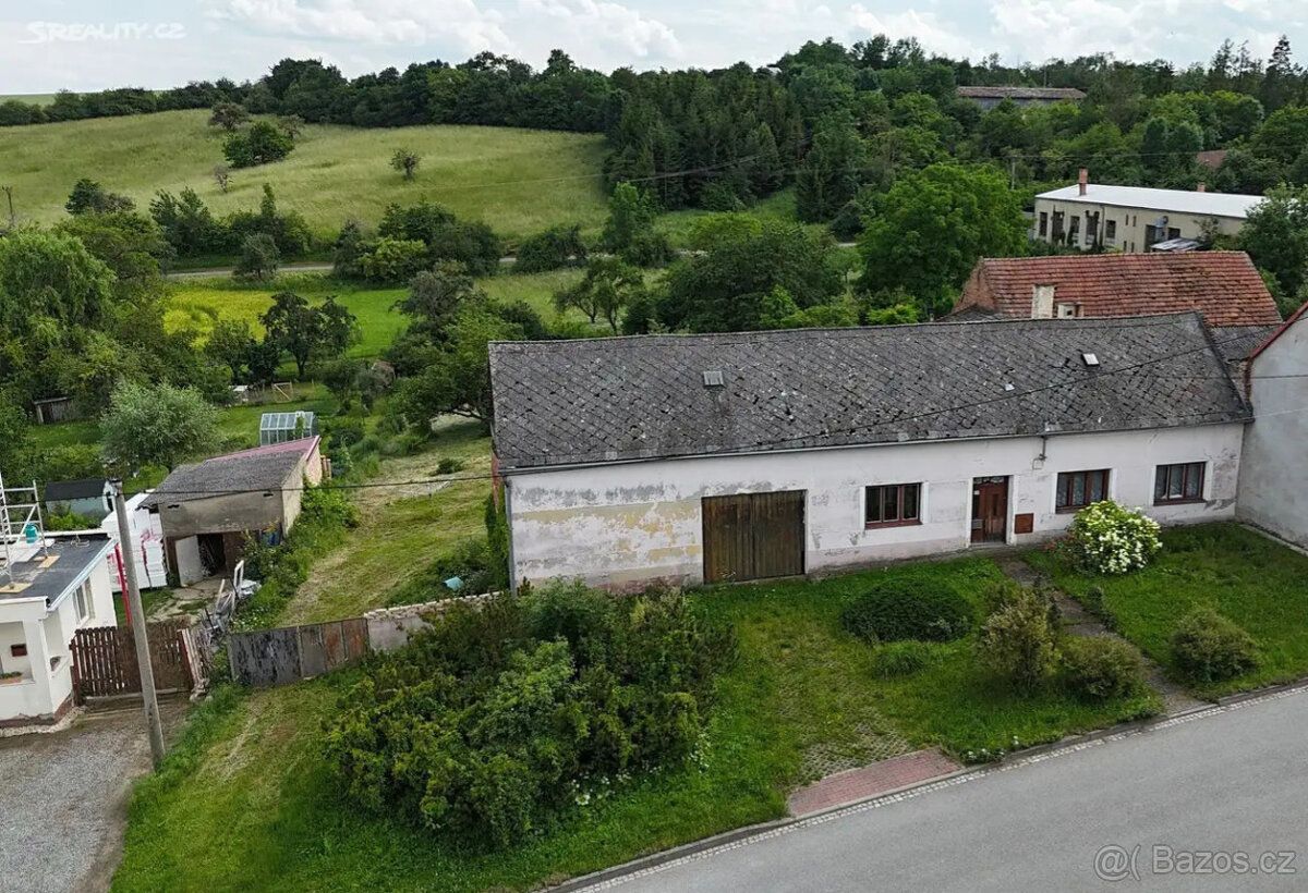 Nabízíme k prodeji stavební pozemek vhodný pro výstavbu rodi