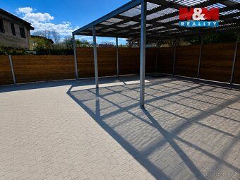 Nabízíme pronájem prostorného bytu 2+kk (52 m²) v 2. nadzemn