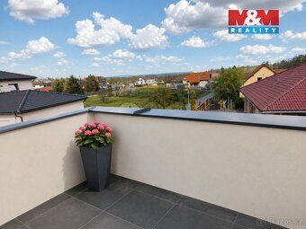 Nabízíme pronájem prostorného bytu 2+kk (52 m²) v 2. nadzemn