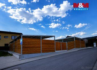 Nabízíme pronájem prostorného bytu 2+kk (52 m²) v 2. nadzemn