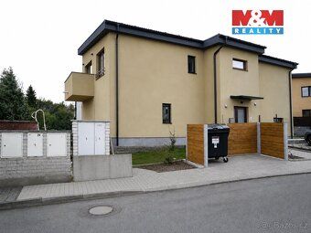 Nabízíme pronájem prostorného bytu 2+kk (52 m²) v 2. nadzemn