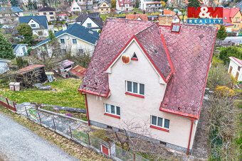 Nabízíme samostatně stojící dvougenerační rodinný dům v oblí
