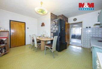 Nabízíme samostatně stojící dvougenerační rodinný dům v oblí