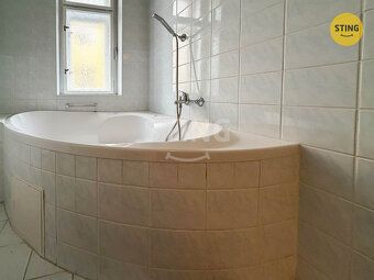 Nabízíme k prodeji patrový, podsklepený rodinný dům se dvěma
