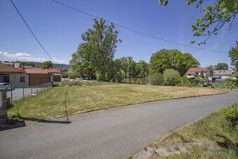 Prodej pozemku určeného k výstavbě RD na krásném místě v Dlo
