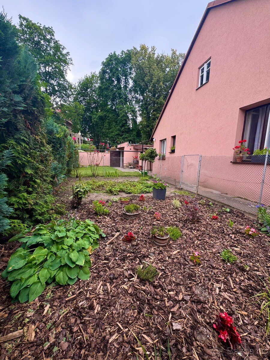 Pronájem pokoje v centru v rodinném domě. Plně vybavený.