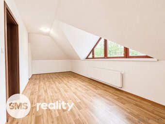 Hledáte prostorné rodinné bydlení v klidné lokalitě s výborn
