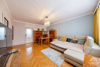 Nabízíme k prodeji prostorný rodinný dům o dispozici 6+2 s u