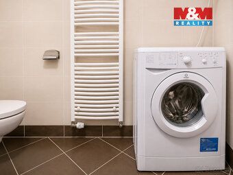 Nabízíme k podnájmu moderní a plně zařízený byt 1+kk s balko
