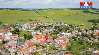 Nabízíme k prodeji rodinný dům v původním, ale udržovaném st