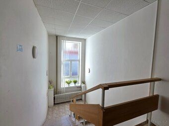 Představuji Vám samostatnou kancelář v komerční budově kouse