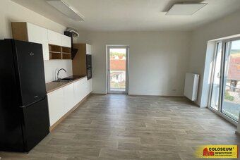 Ev.č. 5439L003 Nabízíme k pronájmu světlý a moderní byt 2+kk