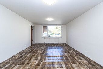 Nabízíme k prodeji rodinný dům se zahradou 3+1 a zároveň sam