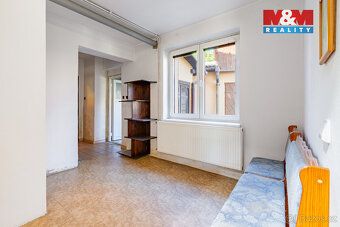 Nabízíme k prodeji rodinný dům o dispozici 6+kk s garáží, ba