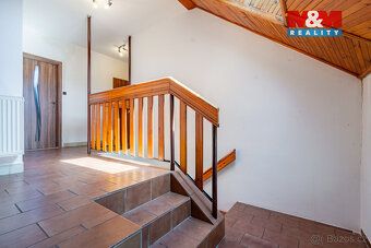 Nabízíme k prodeji rodinný dům o dispozici 6+kk s garáží, ba