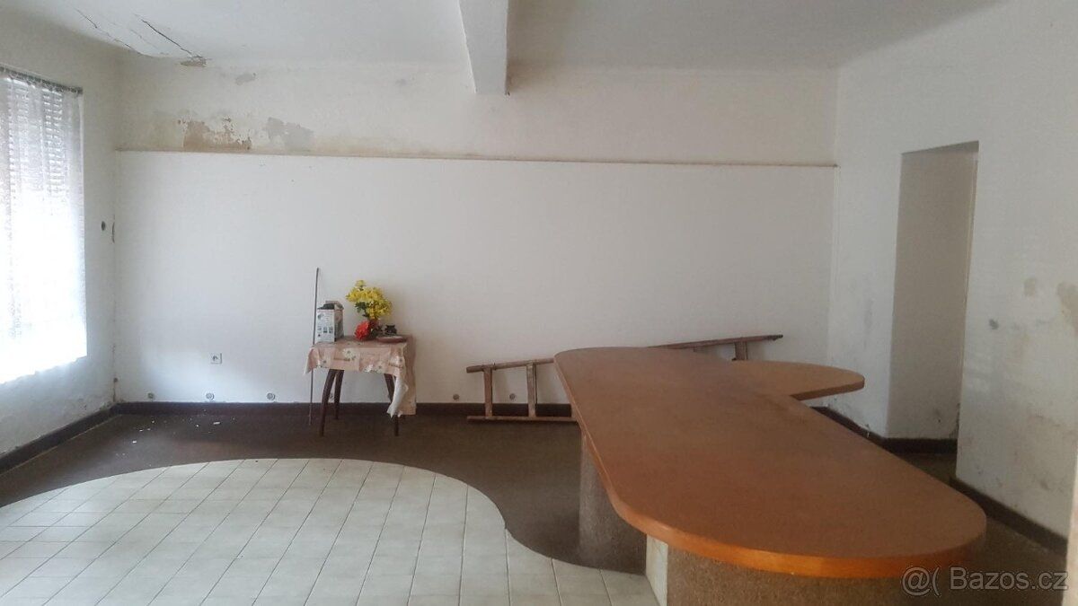 Nabízím k pronájmu obchodní prostor o velikosti cca 70 m², k