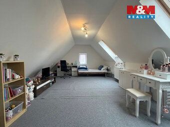 Nabízíme Vám k prodeji rodinný dům o dispozici 4+1 v klidné 