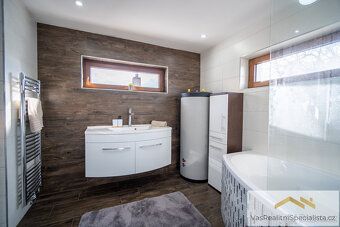 Rodinný dům 5+1 se zahradou 2 282 m² a investičním potenciál