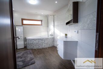Rodinný dům 5+1 se zahradou 2 282 m² a investičním potenciál