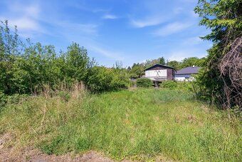 Stavte ihned a bez čekání: Stavební pozemek 793 m² s povolen