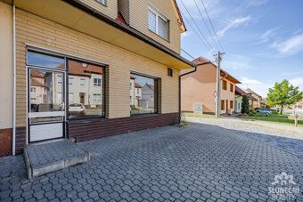 Nabízíme k pronájmu obchodní prostory o celkové výměře 103 m