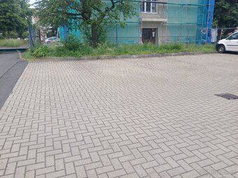 Nabízím k pronájmu 4 parkovací venkovní stání v hlídaném are