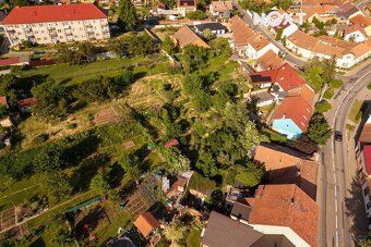 Nabízíme k prodeji pozemek o celkové výměře 1 730 m² v oblíb
