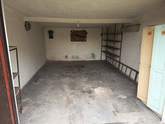 Prodám garáž v Broumově pod klášterem 24m, krajní garáž, vol