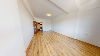 Nabízíme k podnájmu světlý a prakticky řešený byt o dispozic