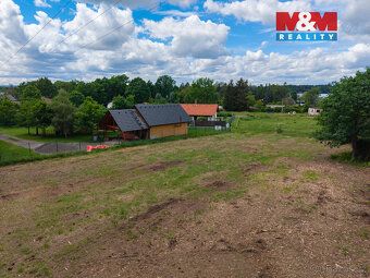 Nabízíme na prodej pozemek o výměře 2207 m² v žádané lokalit
