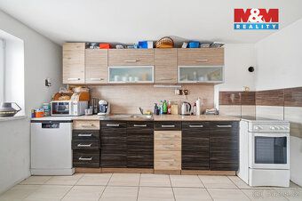 Nabízíme k prodeji prostorný rodinný dům v obci Letohrad. Mě