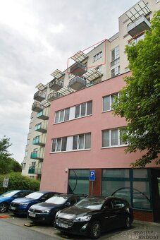 K dlouhodobému pronájmu nabízíme světlý byt 2+kk (54 m²) se 