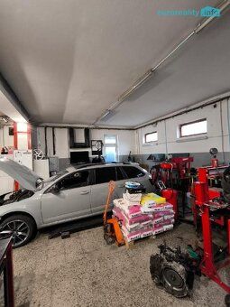 Dům je kolaudovaný jako autoservis-dílna s možností rekolaud