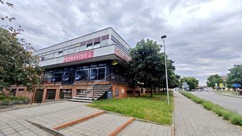 Nabízím k pronájmu atraktivní komerční prostory o výměře 165