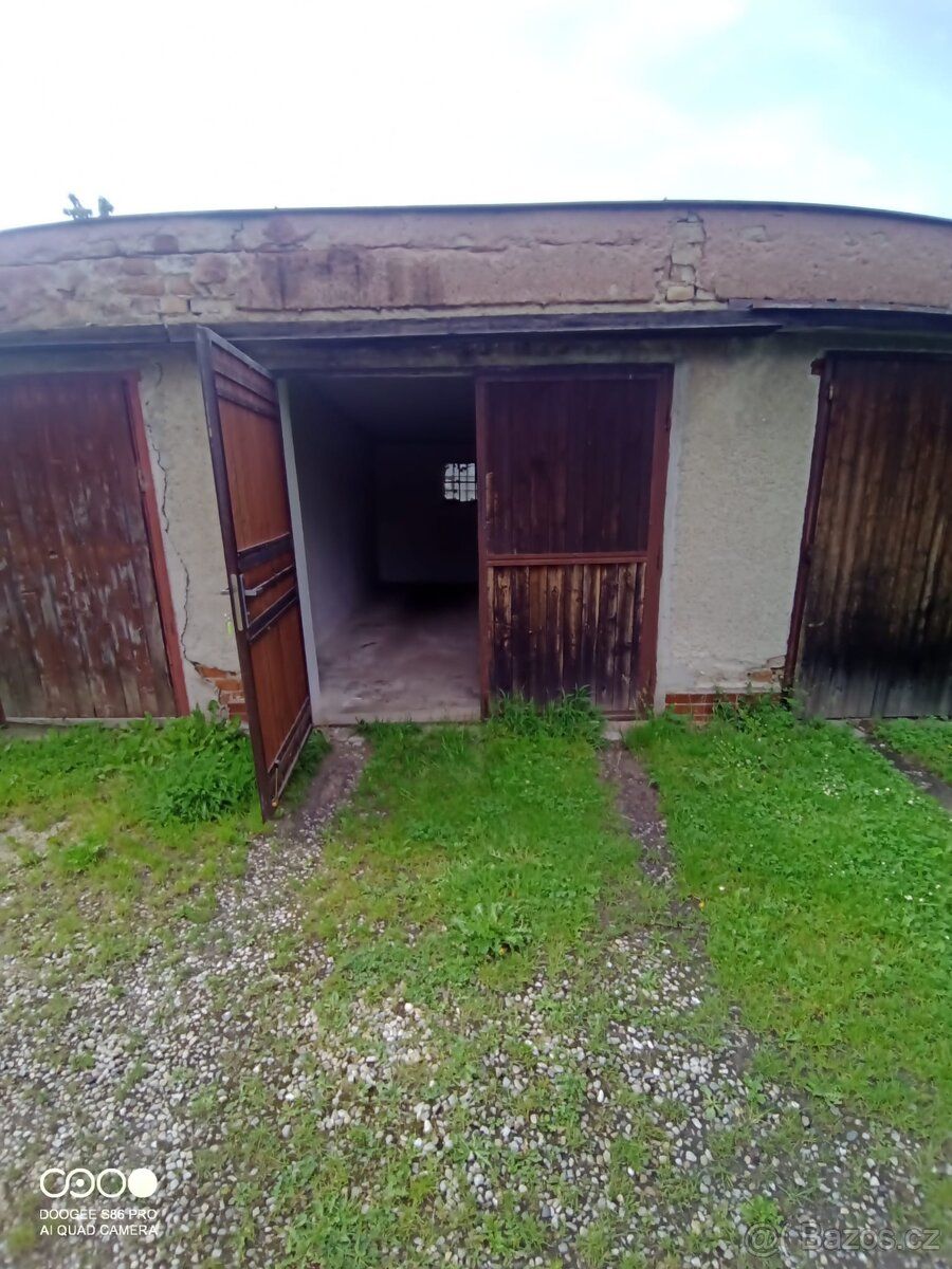 Pronajmu garáž(bez elektřiny) o rozměrech 5,2x2,9 v dobré lo