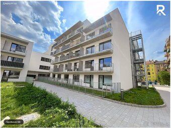 Pronájem moderního bytu 1+kk o velikosti 27 m2 s garážovým s