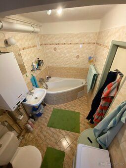 Nabízím ke koupi byt 2+1 (55 m2 + 5 m2 sklep). Nachází se ve